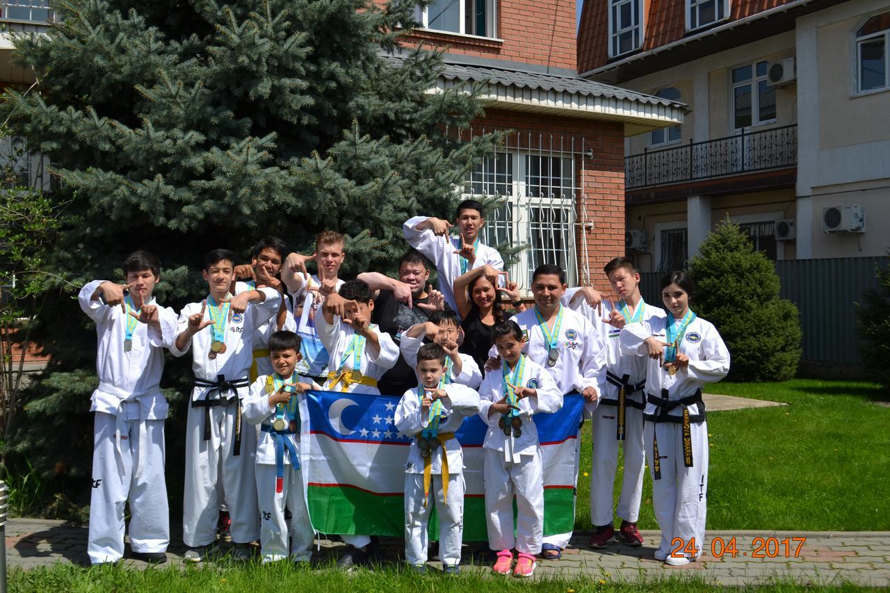 Auberge de jeunesse Interhouse Almaty Extérieur photo