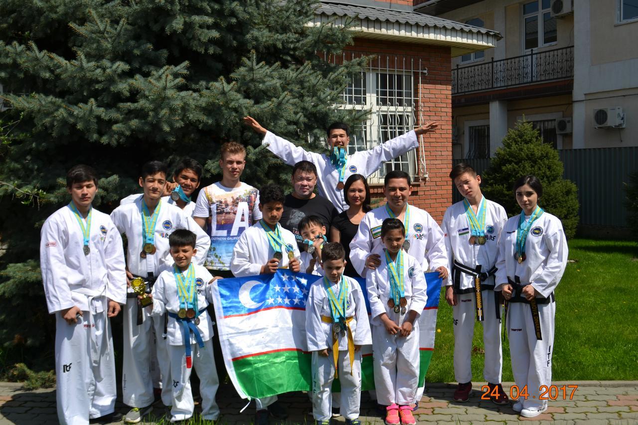 Auberge de jeunesse Interhouse Almaty Extérieur photo